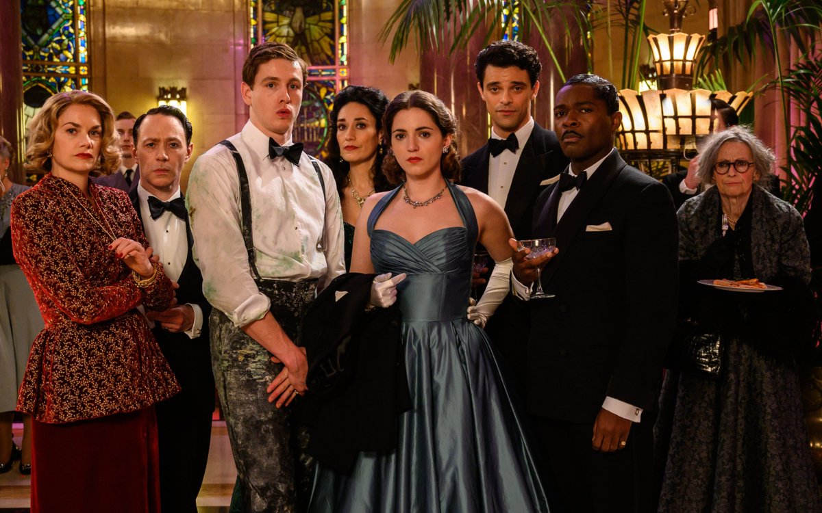 Wyvernhood's tweet image. #SeeHowTheyRun — รู้ไหมใครฆ่าอารยา หนังสืบสวนคอเมดี้ whodunit ที่หยิบงาน agatha christie มาเป็นแกนเรื่อง สอดแทรกบริบทอุตสาหกรรมบันเทิงยุค 50s ไวบ์ประหนึ่งหนังเวสที่ลืมย้อมสีลูกกวาด ดูได้เพลินๆ เซอร์ช่าน่ารักมาก เนิร์ดจ๋อง เป็นตัวละครสร้างสีสันและเสียงหัวเราะ #DisneyPlusHotstarTH