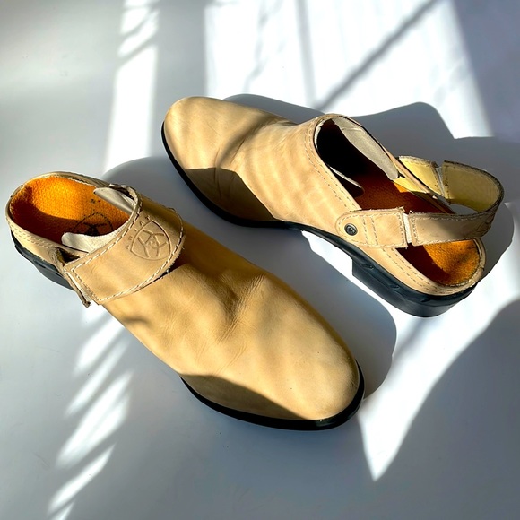 traci1961's tweet photo. So good I had to share! Check out all the items I'm loving on @Poshmarkapp #poshmark #fashion #style #shopmycloset #kennethcolereaction #ariat #puma: https://t.co/cBP3qtUmU3 https://t.co/4tEAlxSJ2v