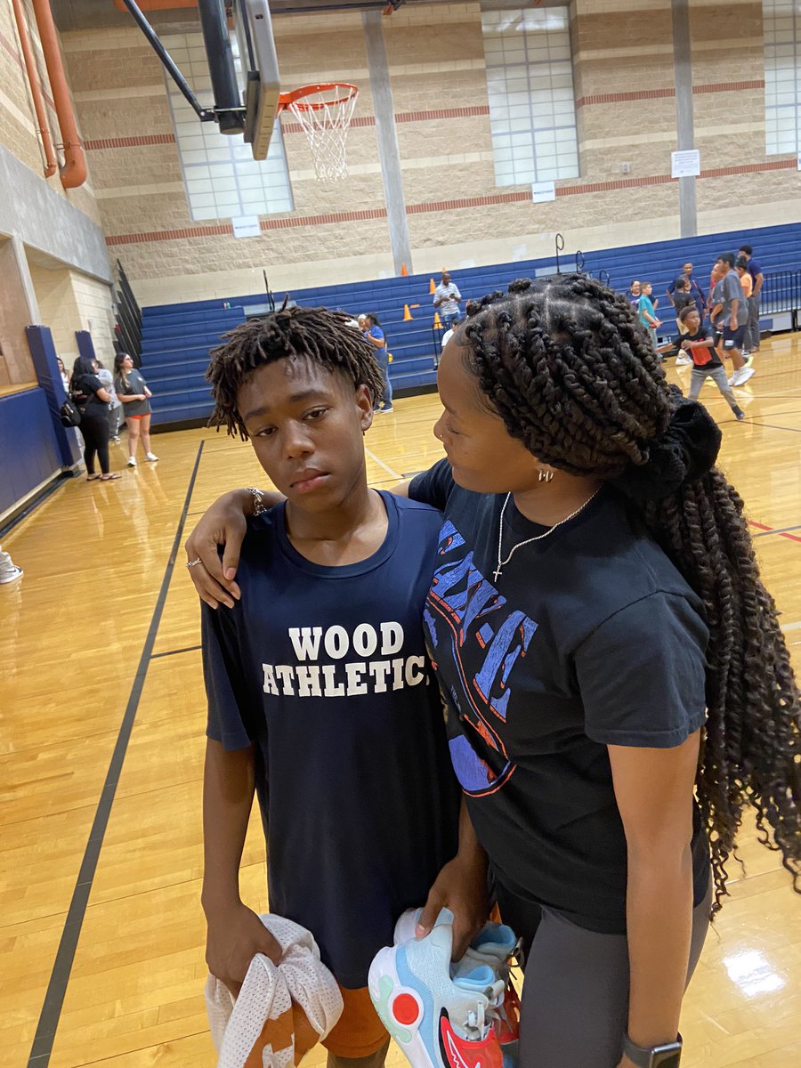 k3nnidy_'s tweet photo. Went to go watch my nephew play his first ever middle school basketball game🥹 LOL can you guys tell how the game went🥲? https://t.co/6r3MvoKUup