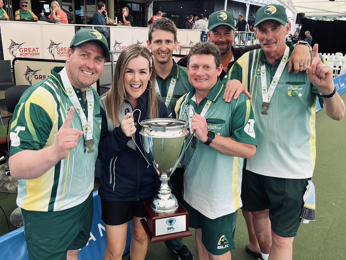 The Champs! Our 2022 <a href="/BowlsAustralia/">Bowls Australia</a> Cup Champions - The Highton Hawks! 💚💛