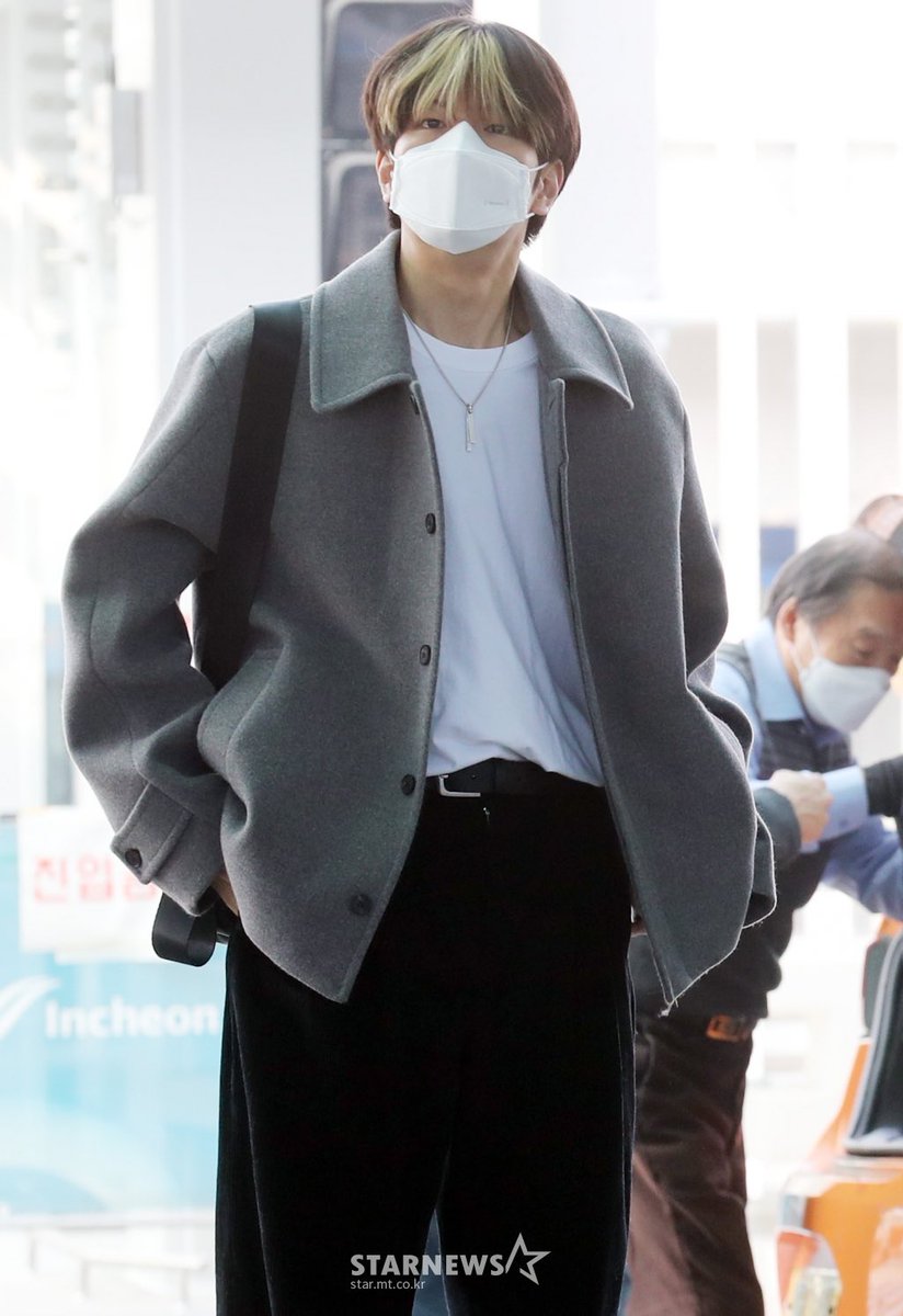 skzshots's tweet photo. have a safe flight to Jakarta! https://t.co/JZauJwZAE0