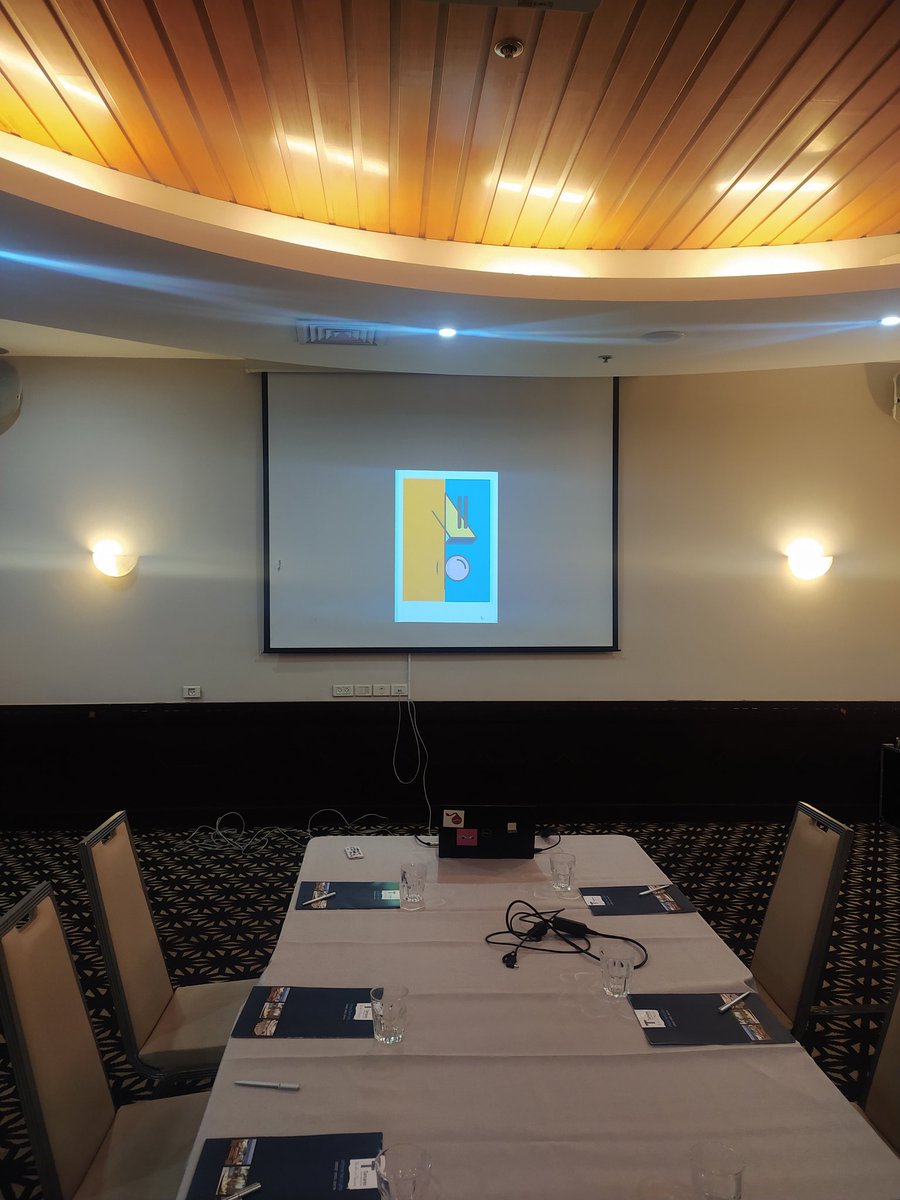 Fooling around at work.
That would be nice though to do an all digital exhibition....some one has 50 tablets laying around? 🌻🦆