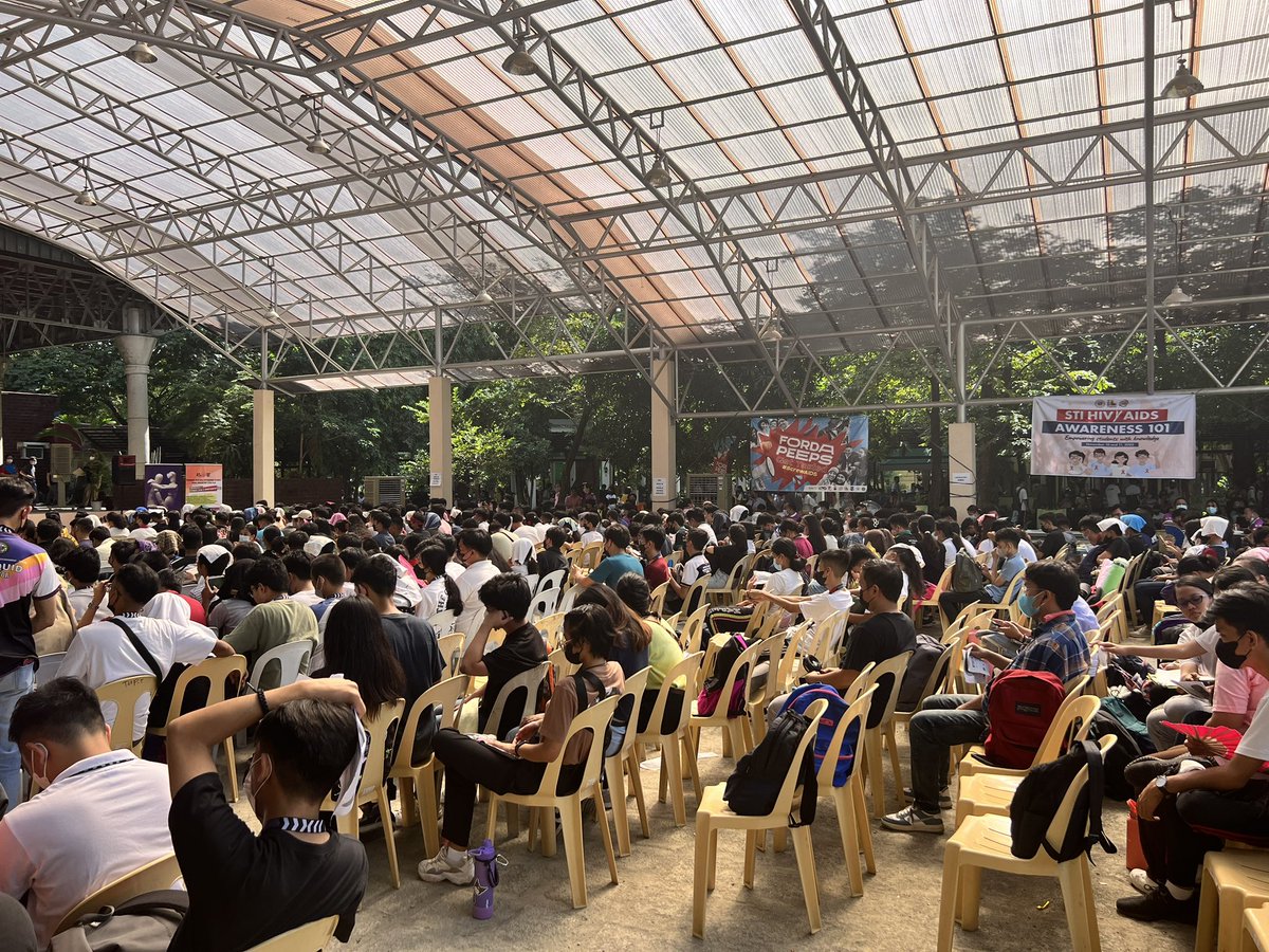 TheRedWhistle's tweet photo. Forda HIV testing ang ferson!
We're here at TUP-Taguig for #SCREWAIDS HIV Testing Caravan! In partnership with @IloveTaguig1 Social Hygiene Clinic and Rotary Club of Makati West and @DDB_Worldwide Philippines.
More than 500 university students are here to learn about HIV. https://t.co/kmEjtxq8Rs