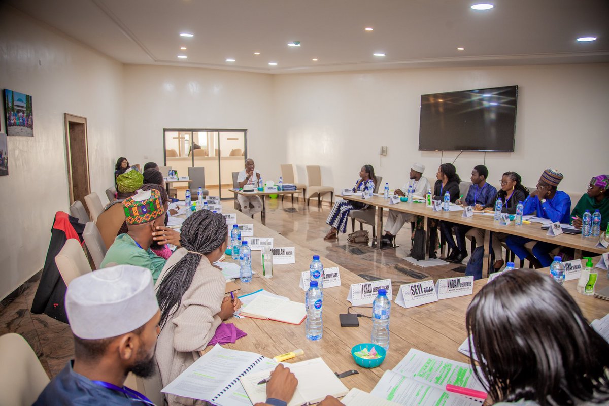 Greater_Kaduna's tweet image. In terms of legacy and achievements of the El-Rufai administration in Kaduna, one of the best things that happened is the Kashim Ibrahim Fellowship Program. 

H.E @elrufai, tutoring the next generation of leaders drawn from 36 states of Federation + FCT under the @KDSG_KIF.