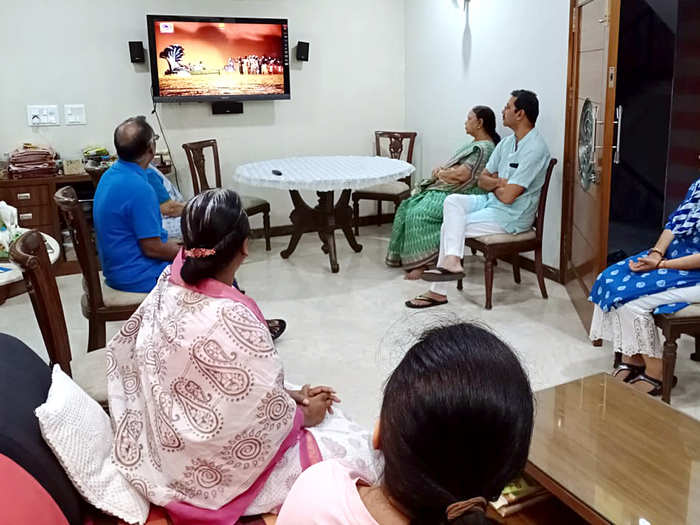 news24tvchannel's tweet photo. "TV चैनल्स रोज राष्ट्र हित से जुड़ा कंटेंट दिखाएंगे, Sports, Wildlife और विदेशी चैनल्स को दी गई छूट"

◆ केंद्र सरकार ने जारी की गाइडलाइन https://t.co/gSZtEJNFKl