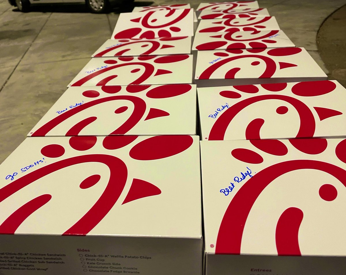 oc_football's tweet photo. It was a great evening for @oc_football , Thank you to our friends @ChickfilA for supporting our program and motivating our players #Beatridge  #GoSDOHS https://t.co/3kYxMzgS8X