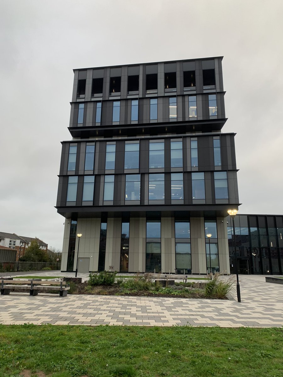 Early start with <a href="/Becky_BMS/">Rebecca Lloyd</a>. Hoping to see some mycoplasma biofilms today with the <a href="/cardiffuni/">Cardiff University</a> scanning electron microscope!