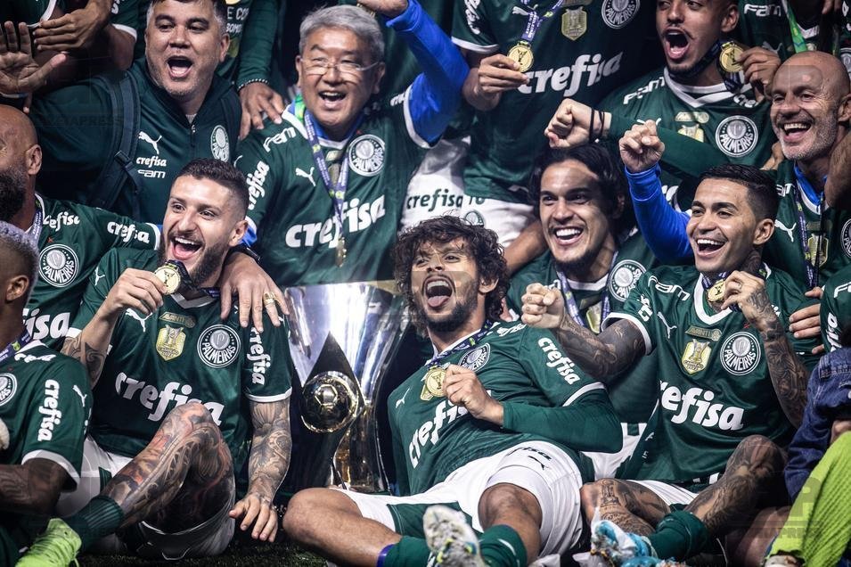 Futerre1914's tweet photo. QUE TIME. QUE COMISSÃO !
FECHAMOS O ANO SENDO PALMEIRAS 🐷🐷
#HENDECA #QUEMTEMMAISTEM11 https://t.co/6YodYuDKGx