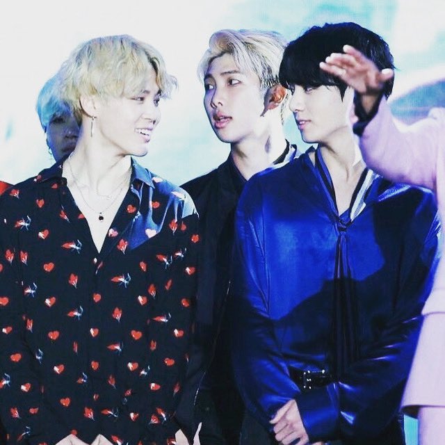 EARMYKOOKMIN's tweet photo. Es tan real que hasta con una simple imagen, ves todo el amor que se transmiten con una mirada.

#JKyJMEspososDelAño
#Mingkookforever
#Mingkookisreal
#Mingkuka
#MingukMasRealQueYo https://t.co/dOxwCmo0W8