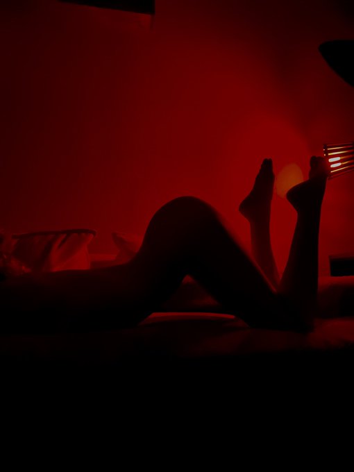 i love how i made my love for taking nudes my main income &hearts;️😈 https://t.co/ppYkp8CG5p