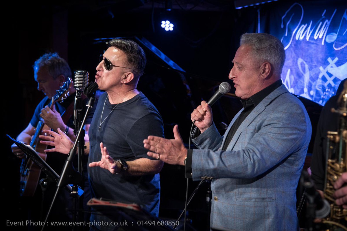 Stevens_Artist's tweet photo. What a swell party that was!!! Especially getting to do a few duets with one of my dearest friends The marvellous King of swing vocalist @Rgelato at my recent event launch held at Chelsea’s 606 Jazz Club #raygelato #davidstevensjazzartist #jazzmusic #jazz https://t.co/OgkoGEwq4Q