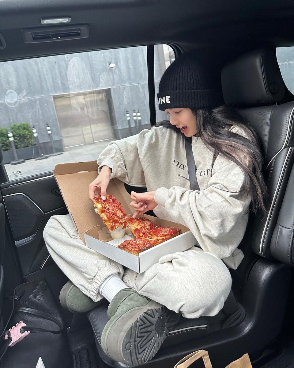 Fern_nmt's tweet photo. วันนี้อัพจุกๆไปเลยจ้าาาา น่ารักมากกก 😻

#LISA #LALISA https://t.co/BpbXjMRzCc