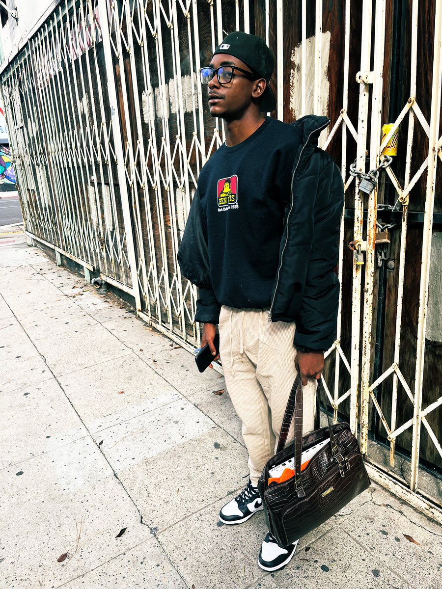 Ionlikeweirdos2's tweet photo. I ain’t got no diamonds that’s why they try to bring me Down 🦋😎 https://t.co/IjGnU9Oben