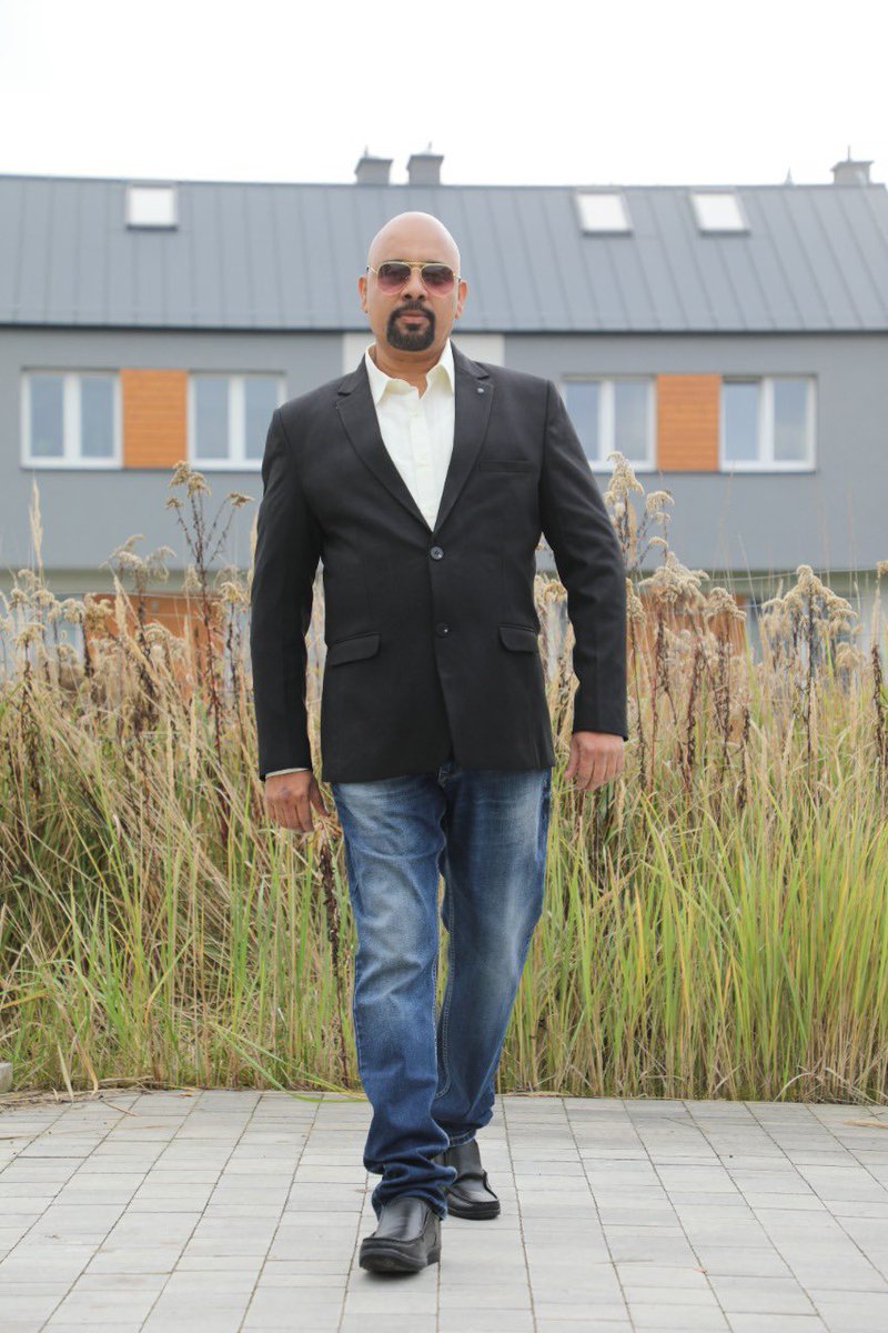 FhLkKsrVsAAfi1U?format=jpg&name=medium