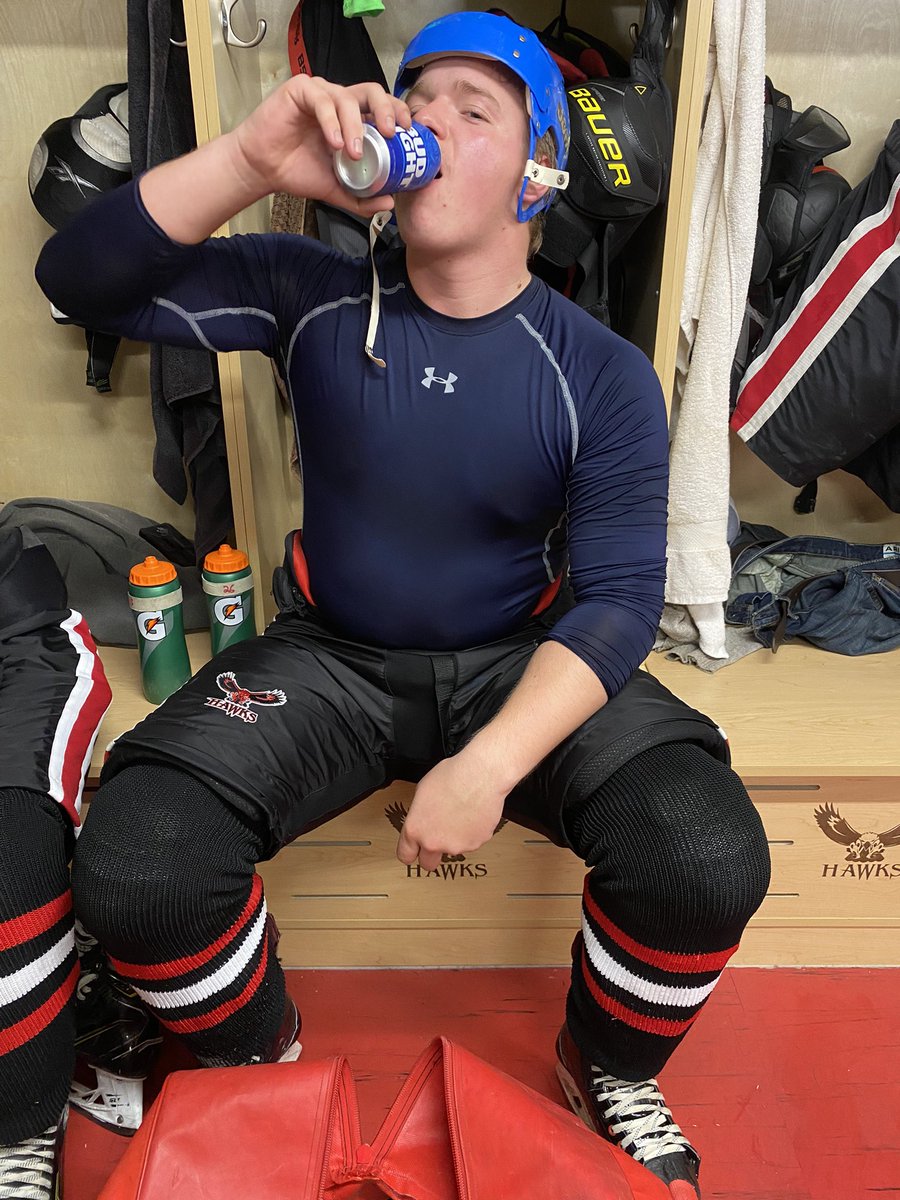 Hawks take it 8-1 over Onion Lake

Blue Bucky Player of the game from the youngest but biggest Koberlin. 11 hits, 1 apple, 4 PIMs 

Long layoff now with next action Nov 23 back at Onion Lake

#loganserves1of8