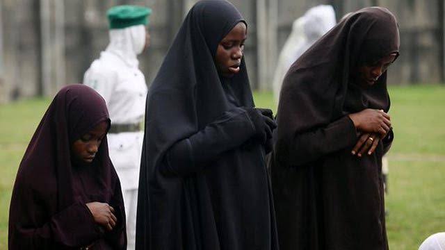 SaharaReporters's tweet photo. 2023 Elections: Nigerian Female Muslim Students To Consider Leaders Who Will Allow Use Of Hijab | Sahara Reporters https://t.co/OZUpJWIkpv https://t.co/RT6Tu15atz