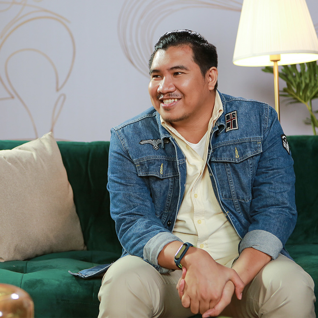 starbucksph's tweet photo. Fill your days with happiness. 🌟

Mark talks about how Starbucks has been a part of his daily routine. See full video here: https://t.co/Byy9vBzxXP

Visit https://t.co/xJrjnahm5A to learn more! #StarbucksTraditions #Fillitforward https://t.co/YAwyMvscGa