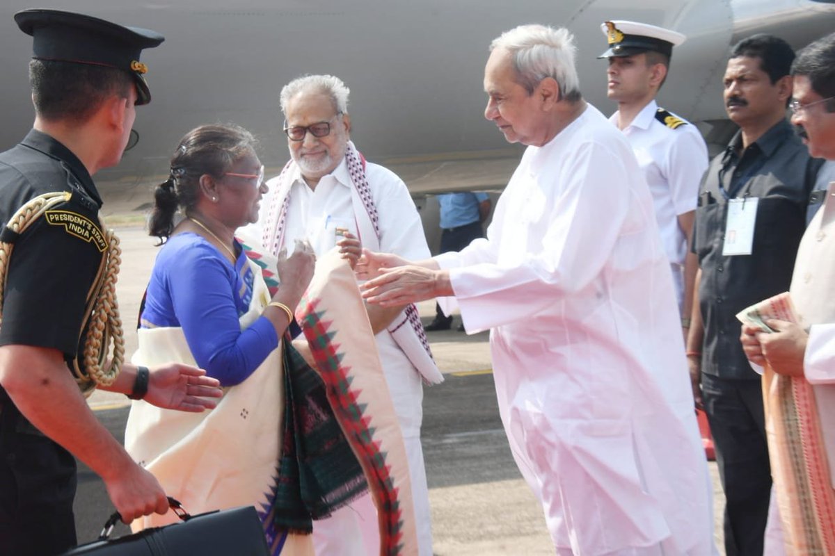 Naveen_Odisha's tweet photo. It is a pleasure having Hon'ble President of India Smt Droupadi Murmu Ji in #Odisha. Welcomed her to Odisha and wished her a pleasant and a memorable stay.
@rashtrapatibhvn https://t.co/D0mviuhaE6