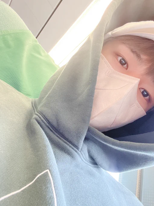 221110 ⟡  3:03PMhyunjin sent a photo "i'll be back!" 