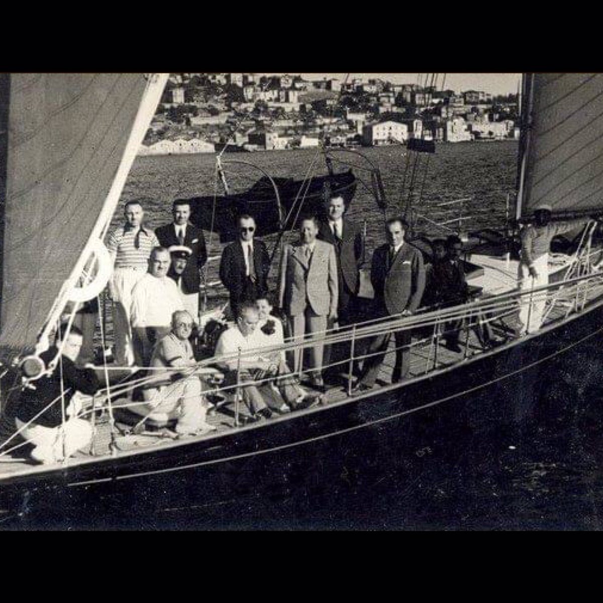 Her daim izinde, gösterdiğin hedefe... Emanet ettiğin her değer için sonsuz minnettarız.

Saygı ve özlemle…