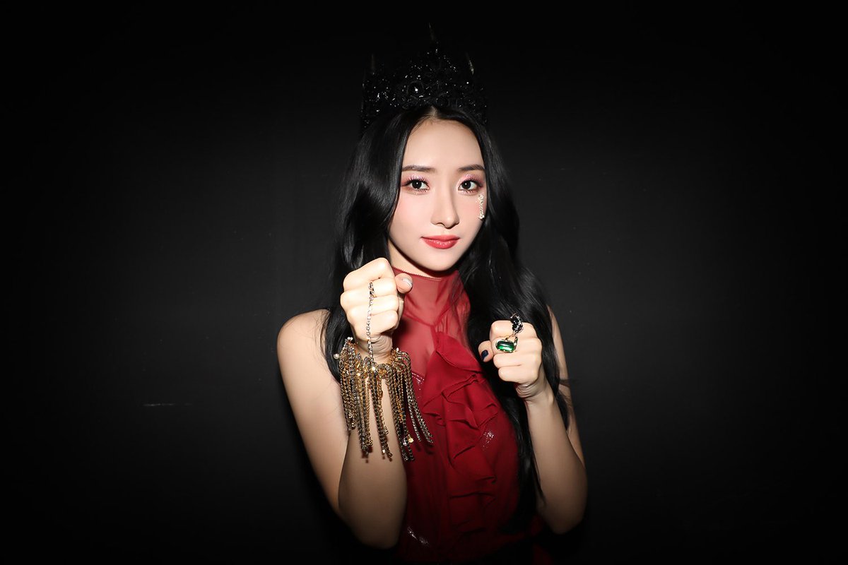borarchives's tweet photo. #SUA: Behind Vision MV (+6) https://t.co/ZmS6LJJg75