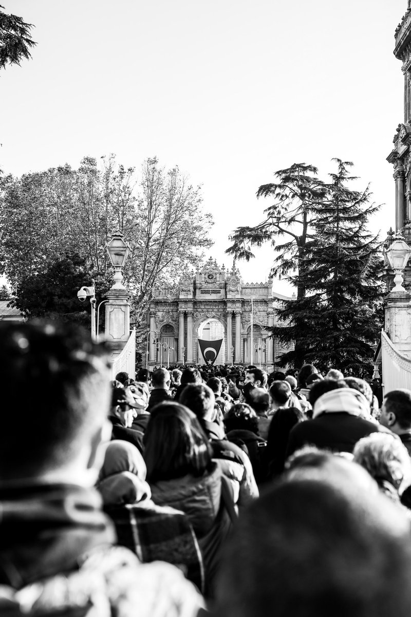 ♾Atamızı özlemle ve minnetle onu kaybettiğimiz Dolmabahçe Sarayında Cumhuriyetimizi emanet ettiği gençlerimizle andık.

🇹🇷Varlığımızın en kutsal temeli olan, Türk İstiklâl ve Cumhuriyetinin sonsuz bekçisiyiz.

🙏🏻Ruhun şad olsun.

#10Kasim1938 #UluÖnderMustafaKemalAtatürk