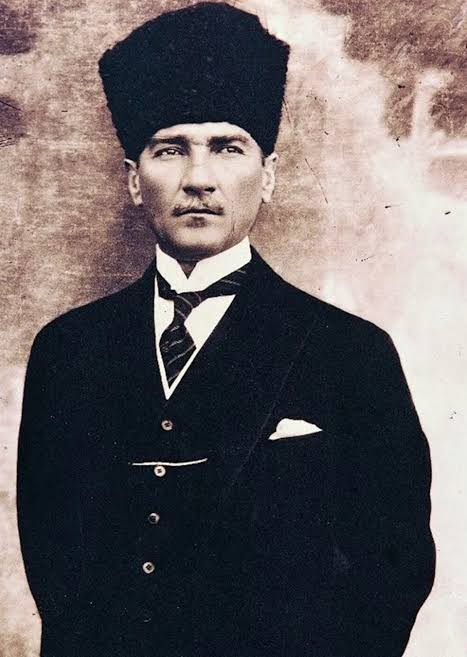 clsumut01's tweet photo. Saygı olsun bu çelik atlıların gök tuğuna,
Tuğu kaldırmış olan orduların Başbuğuna!🇹🇷 https://t.co/8PQtb0ZPUl