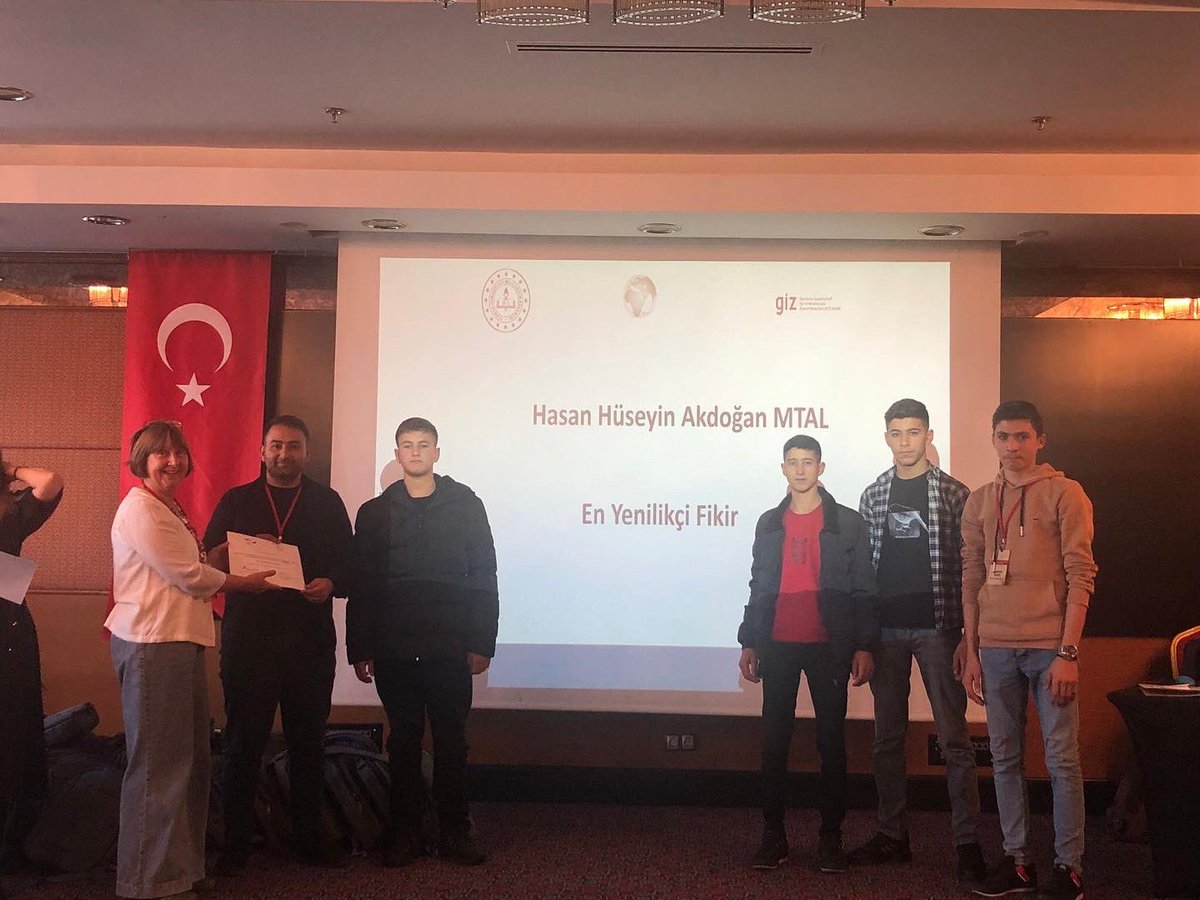 NEXUS Projesi tarafından Ankara’da düzenlenen Öğrenci Fikir Maratonuna katılan öğrencilerimiz En Yenilikçi Fikir dalında “Hızlı Yardımcı Projesi”yle 1. olmuştur. Öğrencilerimizi ve katkı sağlayan öğretmenlerimizi yürekten tebrik ediyoruz. 🥇 🥳🎉🎊