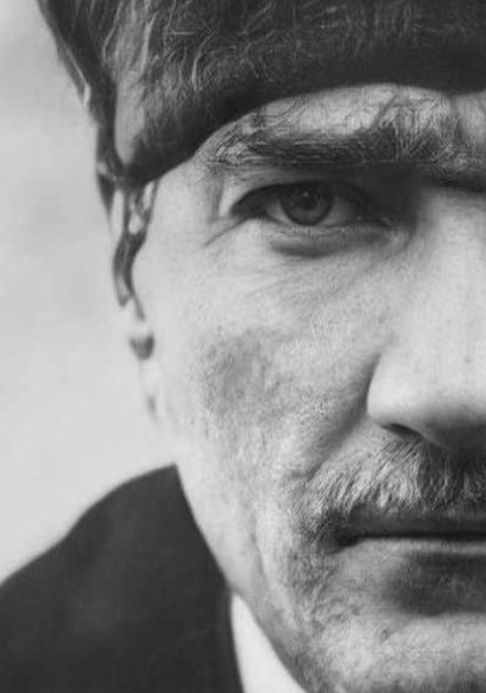 Cumhuriyetimizin kurucusu Gazi Mustafa Kemal ATATÜRK'ü saygı, minnet ve özlemler anıyoruz.