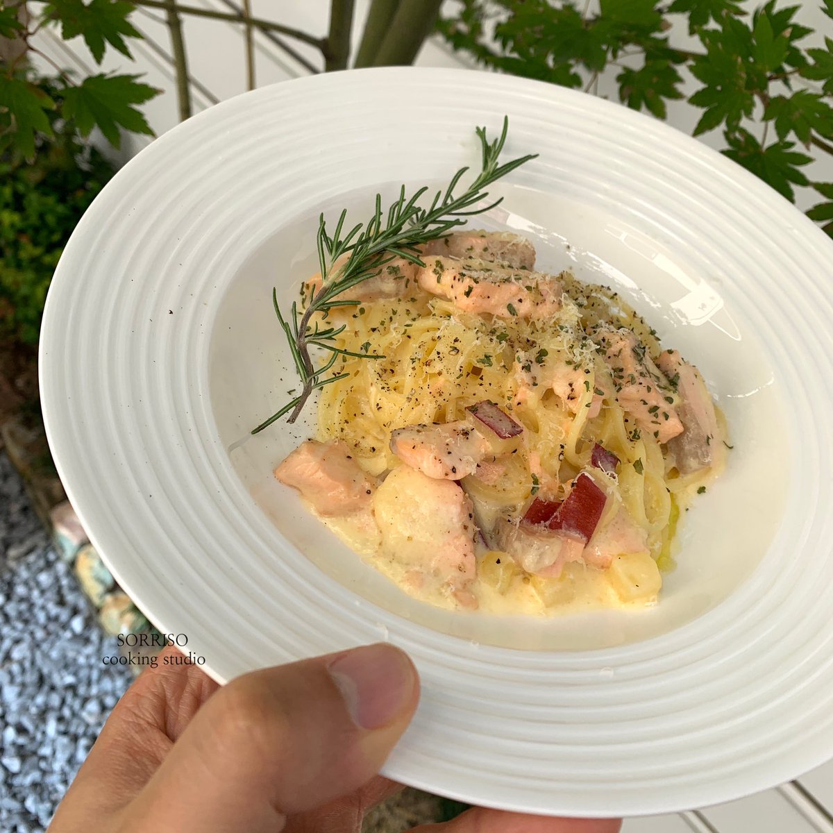 こんにちは😃
ソッリーソです♪
なかなか投稿出来ず申し訳ございません😭😭
最近はInstagramばかりの投稿になっておりました😭

寒くなってきましたね！
クリーム系のパスタなんていかがですか？
サーモンとサツマイモの濃厚クリームパスタオススメです♪
是非ソッリーソへお越しください！