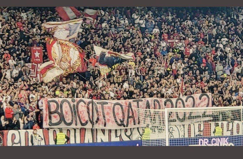 franerdelamari's tweet image. Qatar: un país donde la mujer es asesinada por opinar, los homosexuales ejecutados y donde miles de personas han muerto haciendo  estadios de fútbol. 
Allí se celebra el Mundial: el capitalismo por encima de todo, DE TODO

#BoicotQatar2022