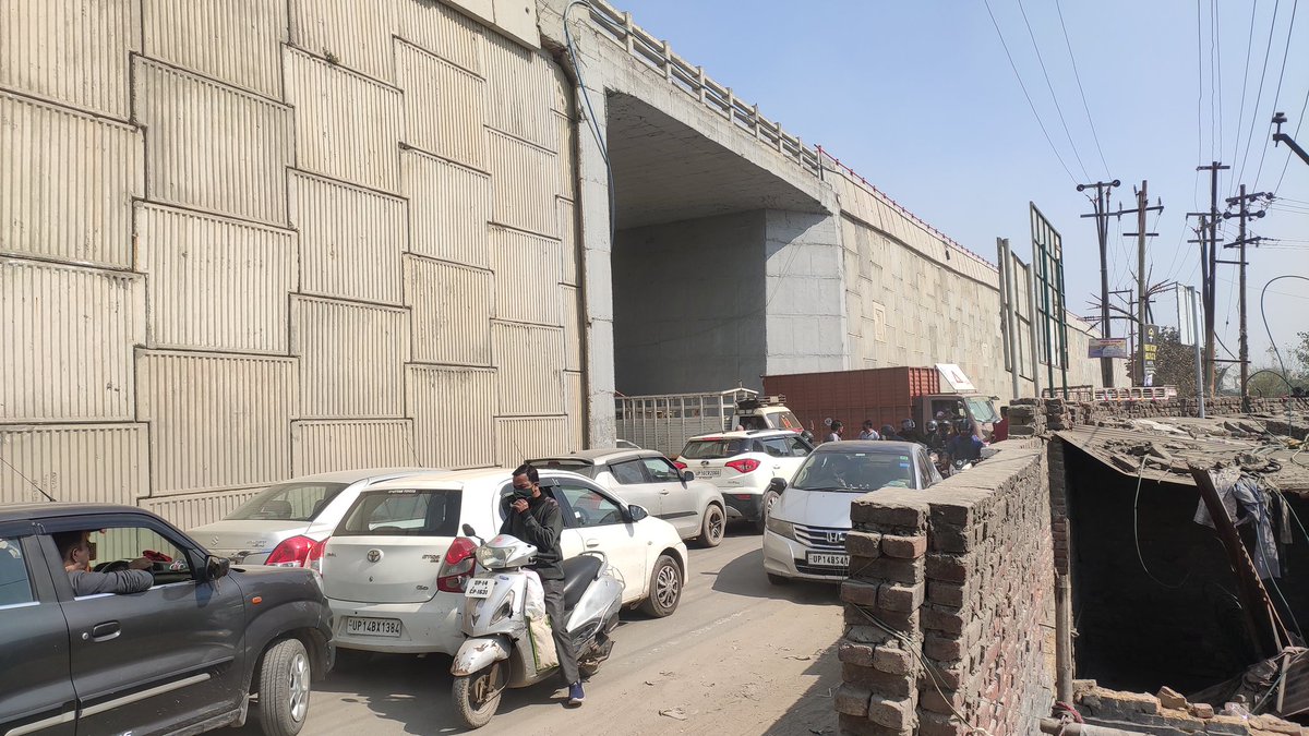 Ghaziabad911's tweet photo. #MeerutDelhiExpressWay.............
#CrossingsRepublik #BreakingInGhaziabad #Ghaziabad
#Protest #DogAttack #BioPlant #Broken or #NoRoads for the #TownShip.
Residents are saying we want our dues!
@nitin_gadkari https://t.co/wR218rwMfi