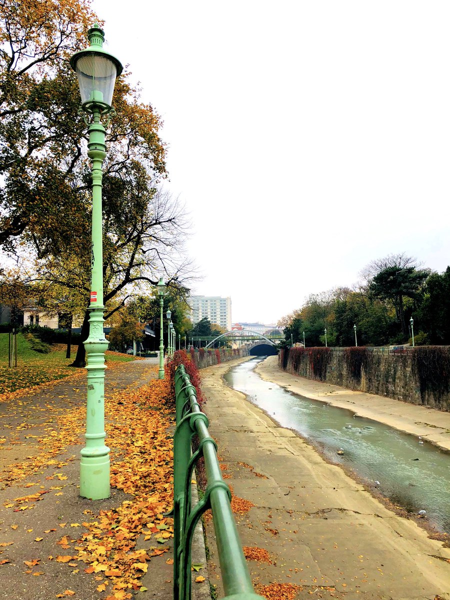 BenSostenuto's tweet photo. Good morning from Vienna ☕️ 🎶 🍂 
View of the Wienfluss in Stadtpark in the 3rd district. Have a good day! 🙂🙌🏼
#OldVienna #Stadtpark #ThirdDistrict #AutumnInVienna #GoodMorning #VPO https://t.co/79rQgUwvNi