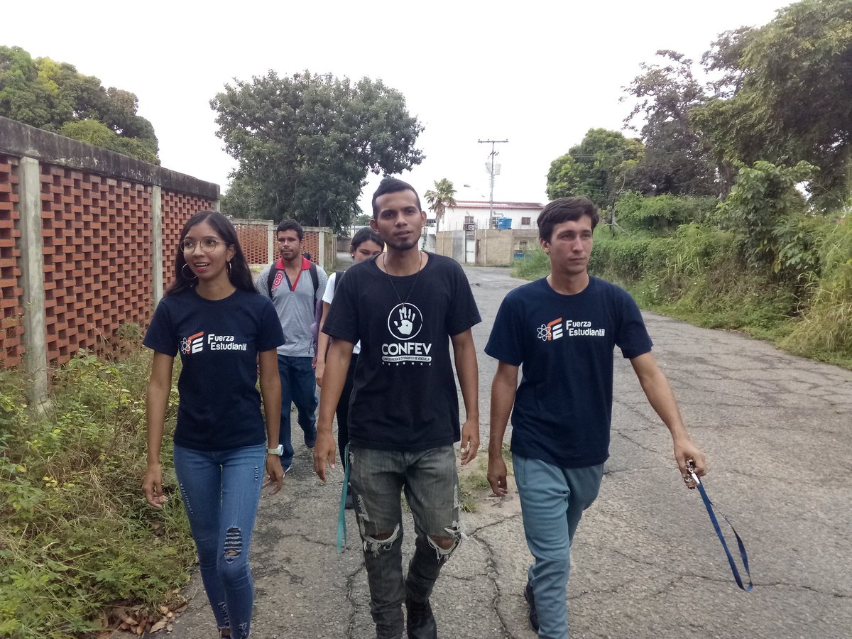 MasUdistas's tweet photo. Recorrido de Ciencias de la Tierra y Cursos Básicos en compañía de los dirigentes de @FEstudiantilUDO .

¡ No olvidemos de dónde venimos !

@VinzorSky
@isaplacencio13
@gabrielBarcalaC
@confevme

#UDOBolivar 
#CiudadBolivar
#MovimientoEstudiantil
#CONFEV https://t.co/EzCi3l0dVe