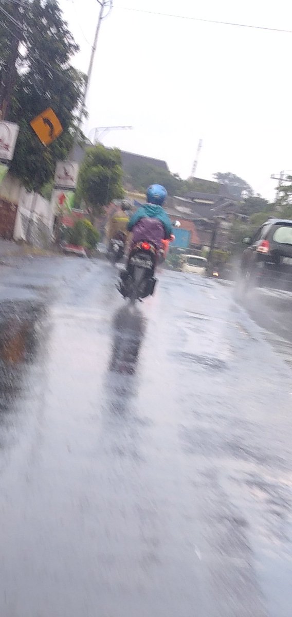 orang tolol abis nyenggol motor gua malah ngegas.