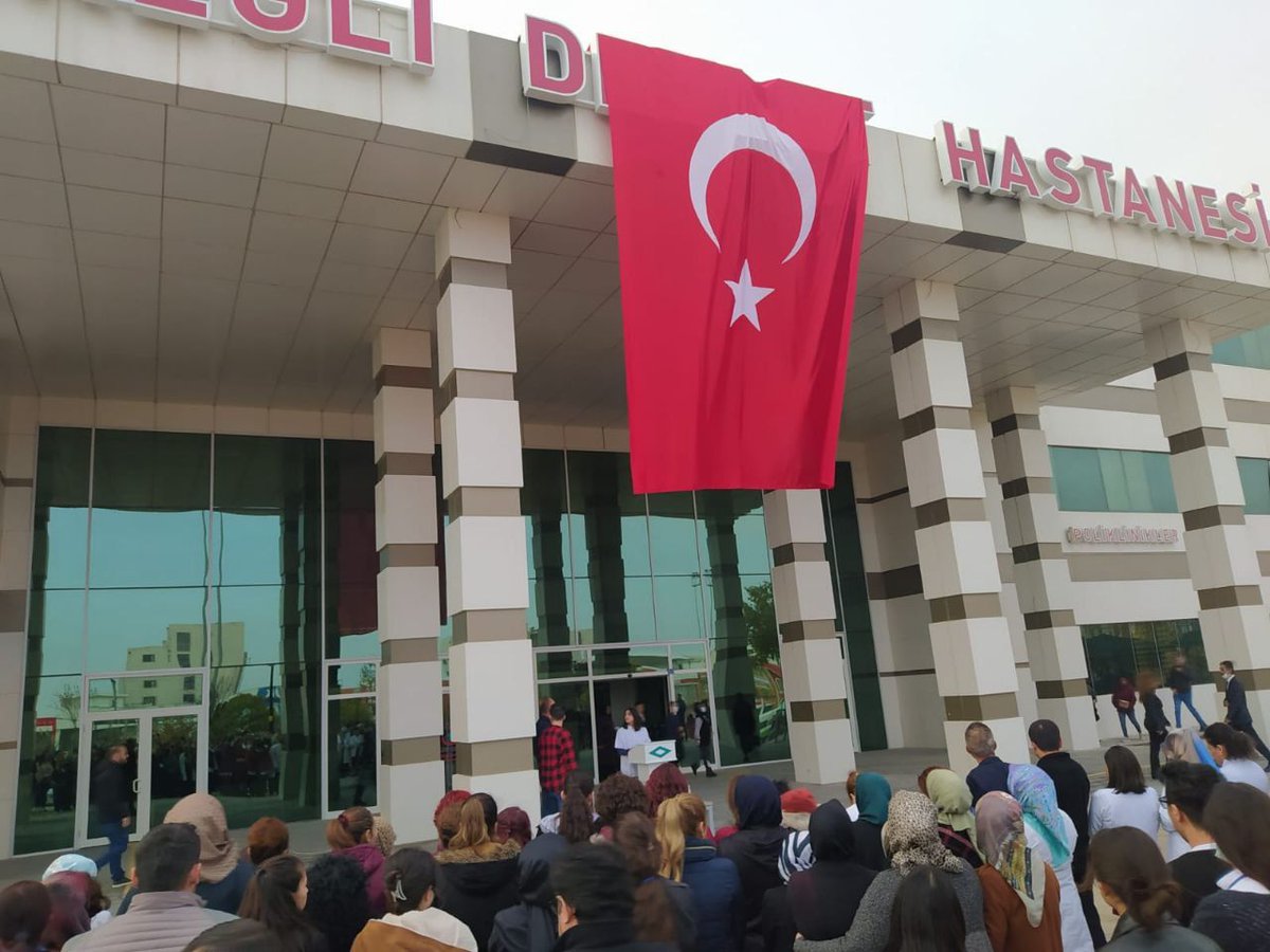 EregliDH's tweet photo. 10 Kasım Atatürk ü Anma Programı hastane personelinin katılımıyla gerçekleştirilmiştir.
#saygıveoezlemle 
#10Kasim1938 https://t.co/QPUrOfFW20