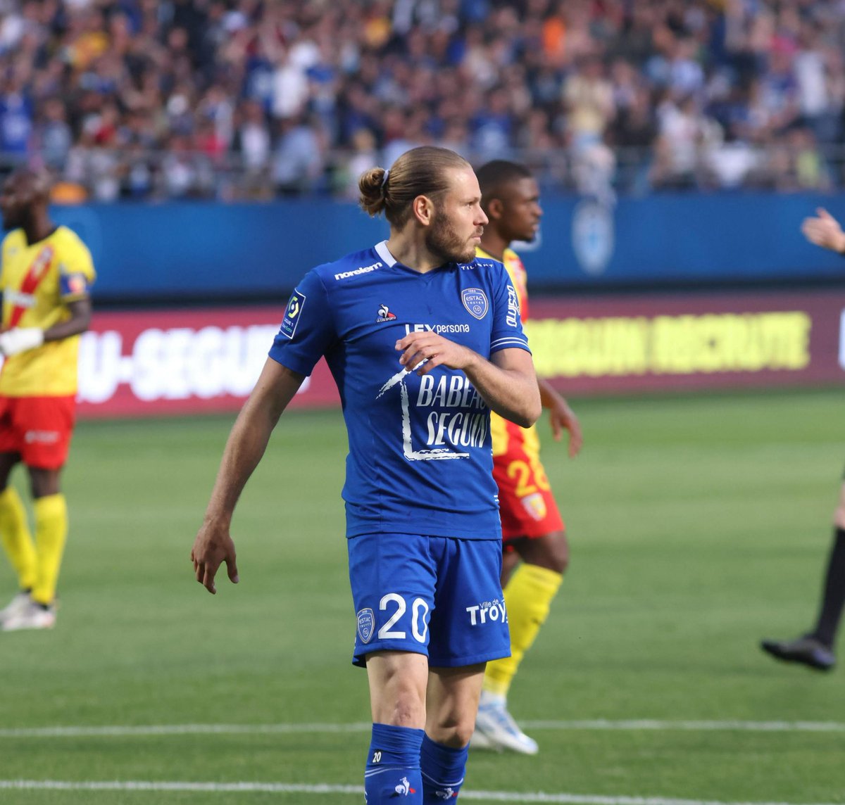norelem's tweet photo. Als offizieller Sponsor des Team @estac_officiel wünschen wir weiterhin viel Erfolg in der französischen Ligue 1!
#norelem #norelemfrance #ligue1 #fußball #estac #troyes https://t.co/ekxlJNMeGh
