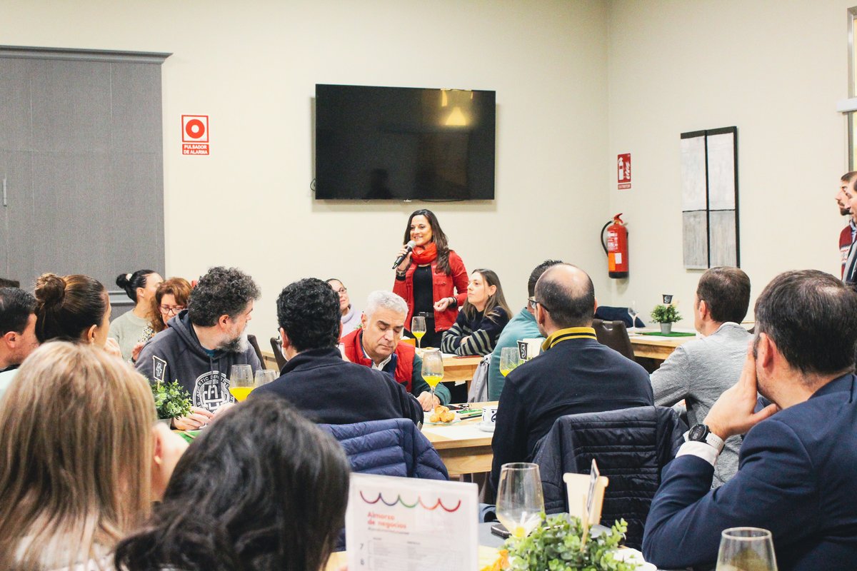desenvolvelugo's tweet photo. 👥🚀☕🤝 Hoxe almorzamos con sabor a rede de contactos locais! Moitas grazas por vir, e apostar polas sinerxias entre veciños/as.

#AlmorzoDeNegocios 
#LocaLmenteLucense https://t.co/EkPoKg4qRJ