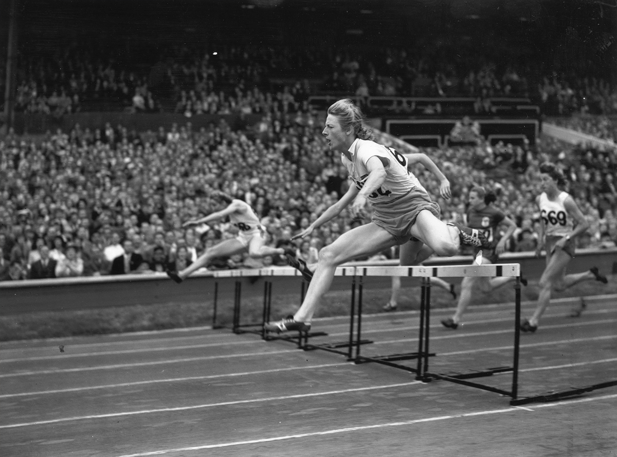 marinamaral2's tweet photo. When Fanny Blankers-Koen decided to compete in the 1948 Olympics, she received a lot of hate mail. Among the criticism was the assertion that, at the age of 30, married and a mother of 2 (pregnant with her third), she was too old to succeed. 

Then she won 4 Olympic Gold Medals. https://t.co/CnqfeDhay1