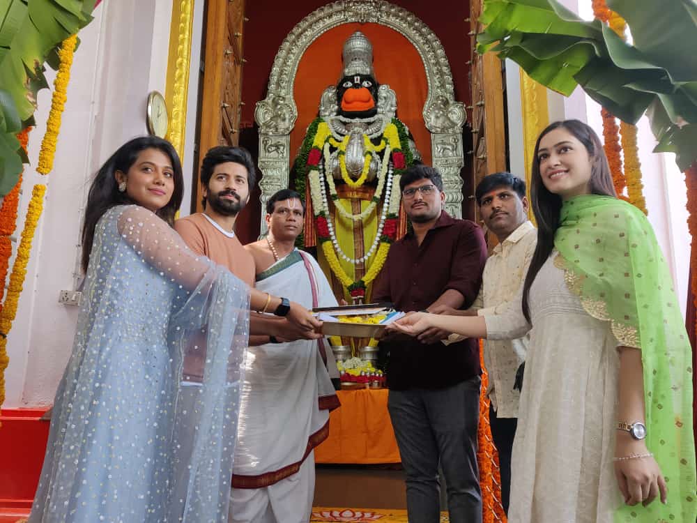 vamsikaka's tweet photo. #SahasraEntertainments production no.1 launched in style
Suddala Ashok Teja and Bommarllu Bhaskar graced the event
@mynameisViswant @Basireddy35 #NarendraBuchiReddy
@shilpamanjunat #RheaaSachdeva #RaamReddy
@sreedharsri4u https://t.co/ClWMreauAt
