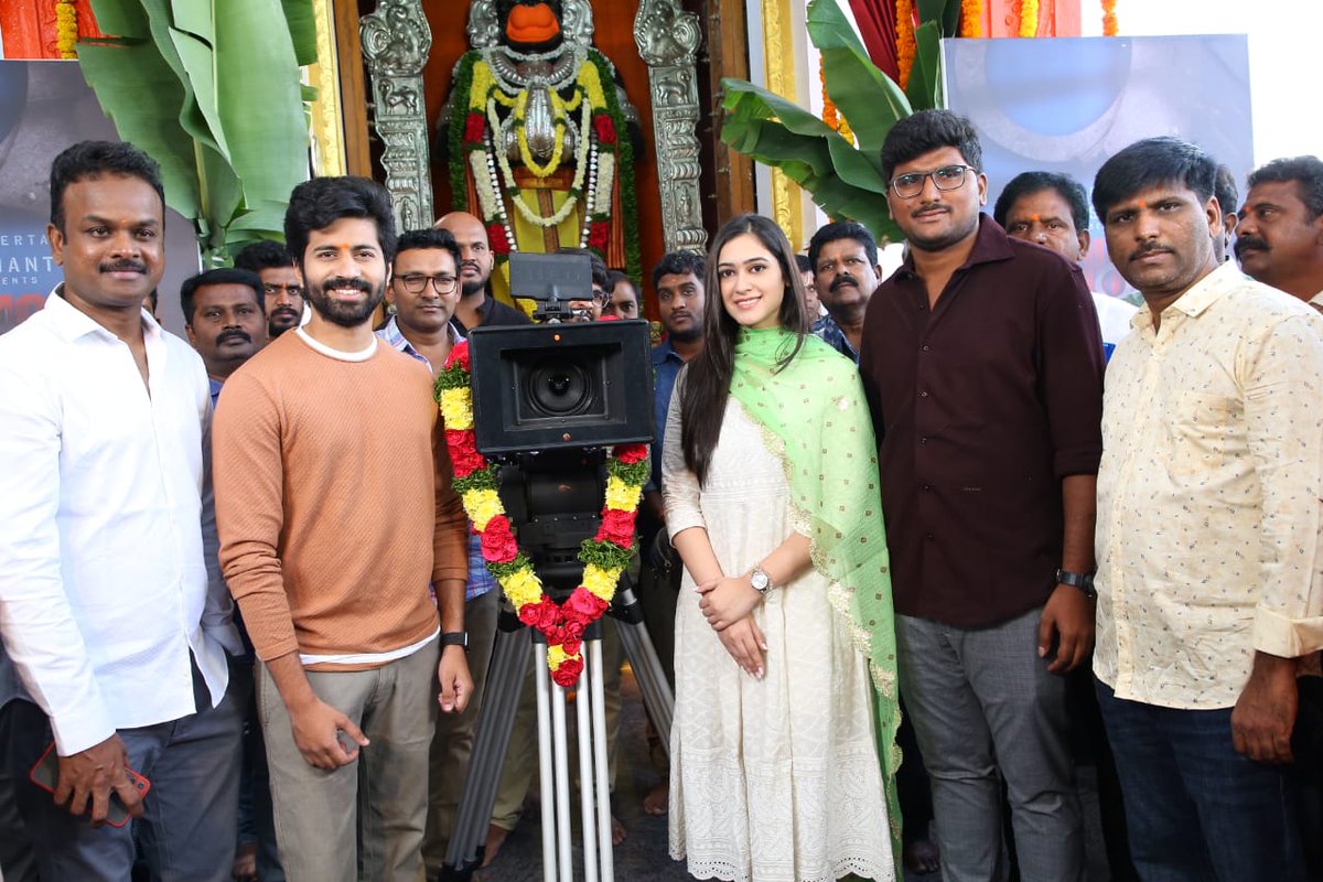 vamsikaka's tweet photo. #SahasraEntertainments production no.1 launched in style
Suddala Ashok Teja and Bommarllu Bhaskar graced the event
@mynameisViswant @Basireddy35 #NarendraBuchiReddy
@shilpamanjunat #RheaaSachdeva #RaamReddy
@sreedharsri4u https://t.co/ClWMreauAt