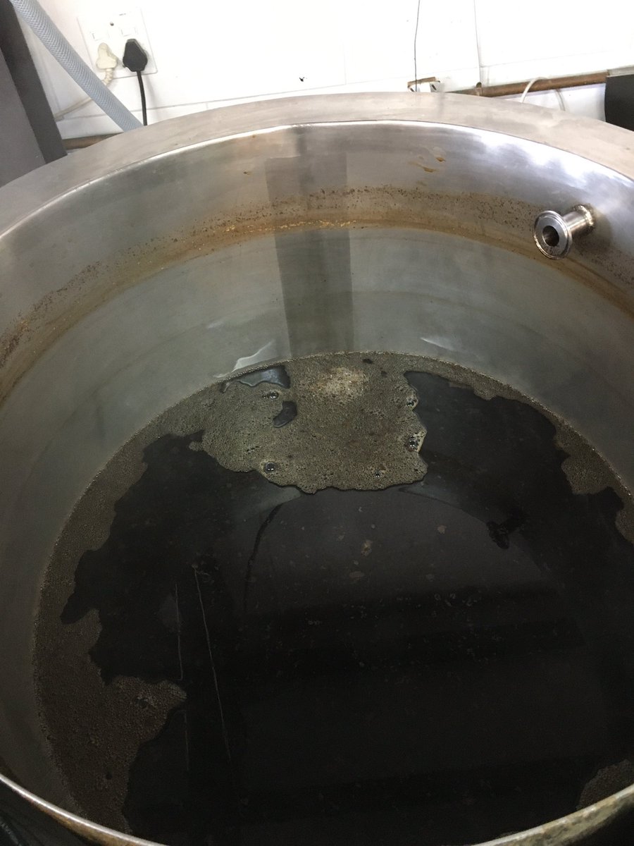 We are brewing the first beer in our 12 beers of Christmas today. Our Hoppy Christmas ale today. Spicy, hoppy, strong. This reminds me of a Christmas cake you can drink.  😉