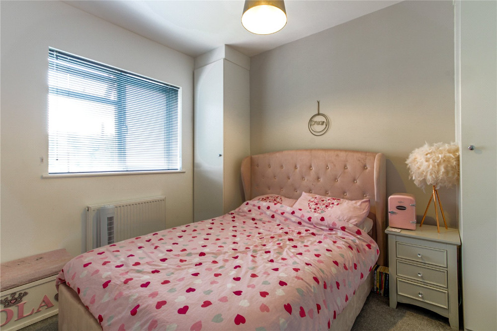 🏡 FOR SALE - A well presented property located in the heart of St Anne's Park, #Bristol

✔️ Two double bedrooms
✔️ Lounge
✔️ Kitchen/diner
✔️ Upstairs bathroom
✔️ Rear garden
✔️ £295,000

See more ➡️ cjhole.co.uk/property/for-s…