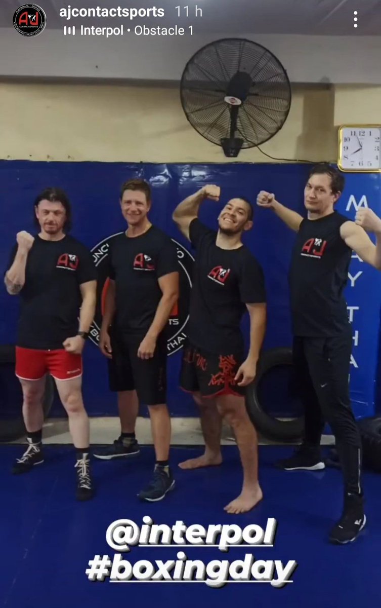 elnacionalpy's tweet image. INTERPOL | 🇺🇸🇬🇧🇵🇾

Paul Banks, vocalista de la banda #Interpol en un centro de entrenamiento en la ciudad de Fernando de la Mora 👊 antes de su presentación en el #Kilkfest 

#ElNacional