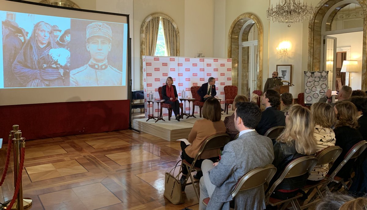 Toccante racconto della storia dietro alla scelta del milite ignoto da <a href="/Esercito/">Esercito Italiano</a> 🇮🇹 all’evento sull’importanza di ricordare chi perse la vita per la nostra libertà 

#LestWeForget #remembranceday2022