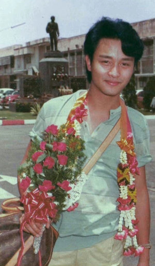 dearest_lesliec's tweet photo. Leslie in Bangkok for his first concert in Thailand, 1982 https://t.co/86pvQhmqTa