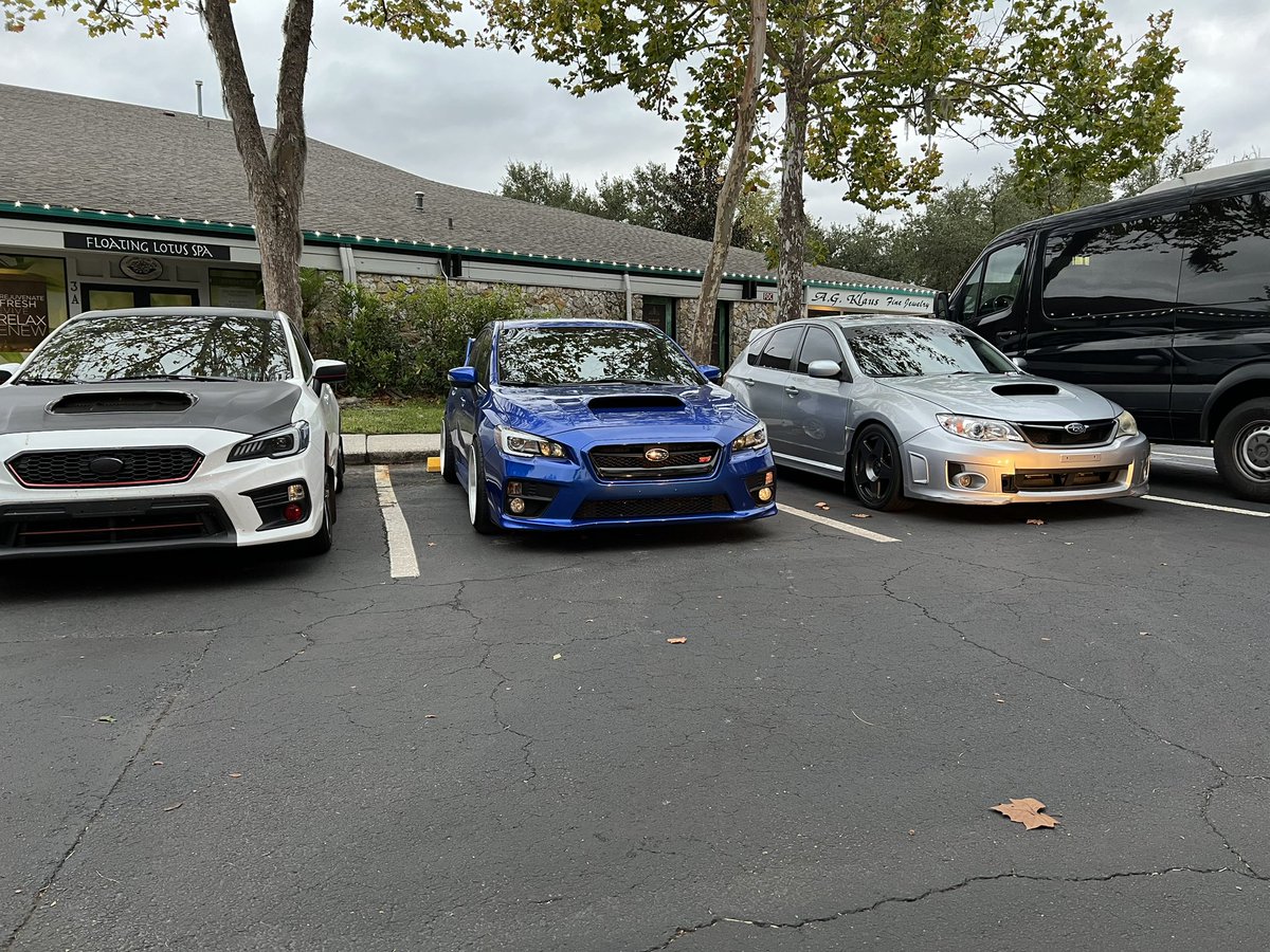 ReknLive's tweet photo. Met with some random Subies yesterday :D #Subiegang #Subuwu #SubaruWRX #WRXSTI #Wrx #carguys  #vroom https://t.co/yE9AUSRyCy