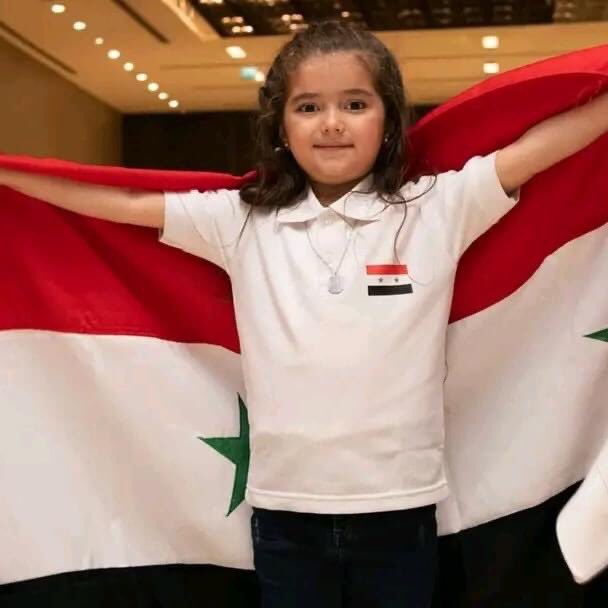 ct057qubfpcN3u9's tweet photo. شام..يتيمة الأب! صنعتها أمٌ عظيمةٌ ومثابرة
في مدينةٍ وبلدٍ يعاني الويلات...
فازت قبل قليل بتحدي القراءة العالمي
من بين [عشرين مليون مشاركًا] وأذهلت العالم..
مبارك يا بُنيَّتي، مبارك لأم شام، مبارك لسورية، ولحلب..
فرحة مخلوطة بالدمع؛ إذ كم شامًا وكم مبدعًا وكم وكم..قتلت تلك الحرب! https://t.co/cbhlrnRae3