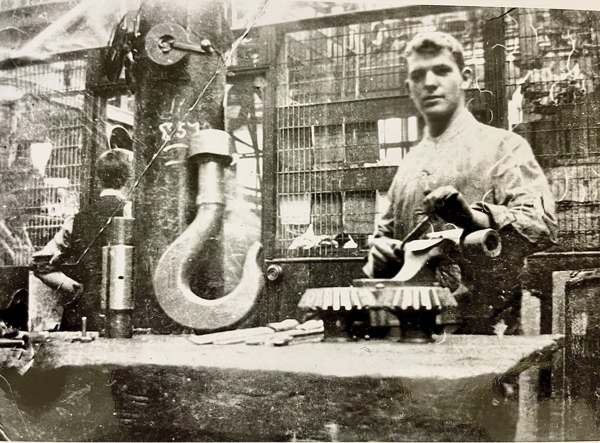 RoyceFoundation's tweet photo. #ThrowbackThursday 
Eric Platford pictured, aged 18 at the original Royce Works at Cooke Street, Manchester 1900.  
Eric was one of two apprentices chosen by Henry Royce to work on the development of his first car. 
Eric went on to become Chief Tester with Rolls-Royce in 1907. https://t.co/4Wj7uodEgW