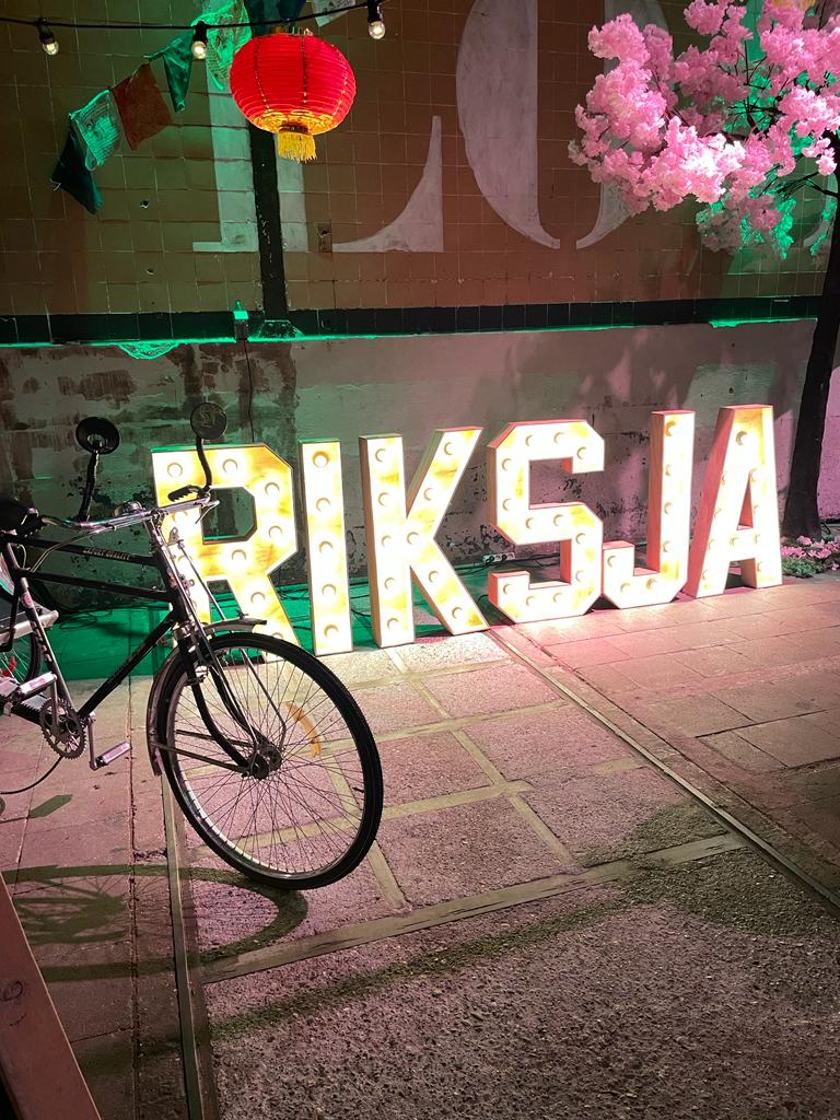 SenseofOceans's tweet photo. Earlier this week, Martijn Mellaart was back in the Netherlands attending the Riksja Travel consumer event. Over 3500 consumers were invited and Martijn was there to represent Mozambique, as well as 4x4 self-drives in Namibia and Botswana.
#SenseOfOceans #Riksja #Mozambique https://t.co/RVYA8d5NI7